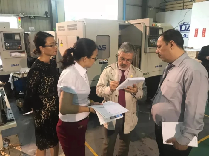 Buyer and AO YUE factory team reviewing BBQ grill project documents